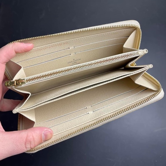 Louis Vuitton Damier Azur Zippy Wallet - Picture 2 of 10
